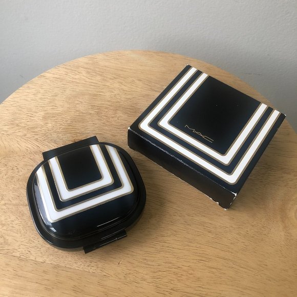 MAC - BASICS EYESHADOW PALETTE - Picture 1 of 7